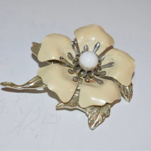 Vintage Sarah Coventry enameled flower Brooch - Picture 2 of 3